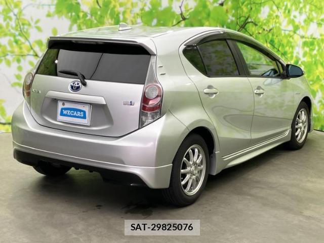 Toyota AQUA 2012-03 8550606-2