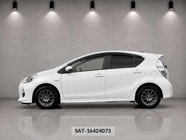 Toyota AQUA 2013-03 8551190-2