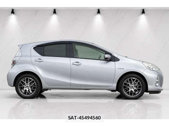 Toyota AQUA 2013-11 8551196-1