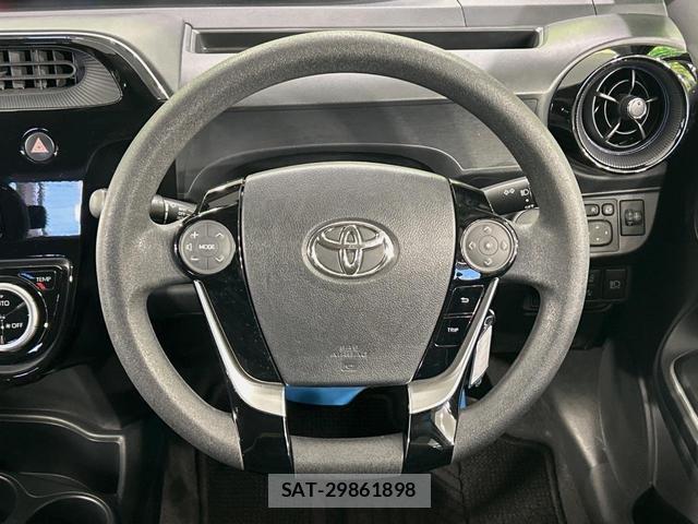 Toyota AQUA 2017-09 8551735-10