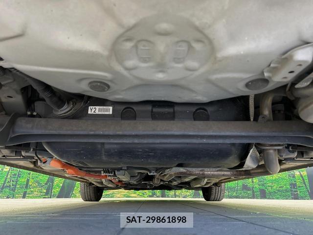Toyota AQUA 2017-09 8551735-18