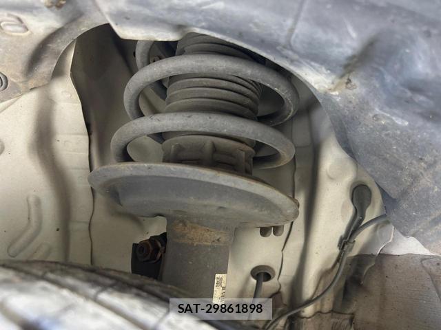 Toyota AQUA 2017-09 8551735-19