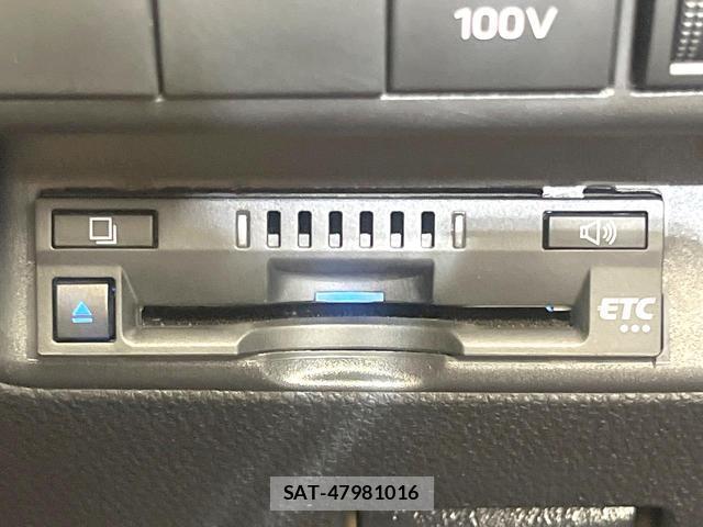 Toyota AQUA 2022-06 8551784-6