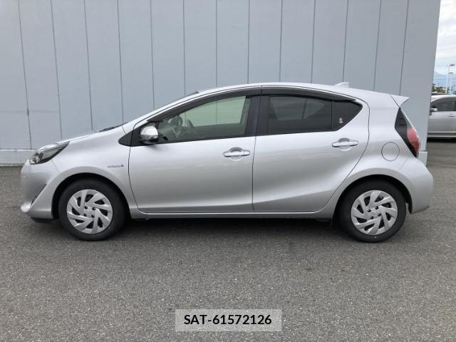 Toyota AQUA 2018-04 8551829-1