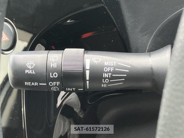 Toyota AQUA 2018-04 8551829-16