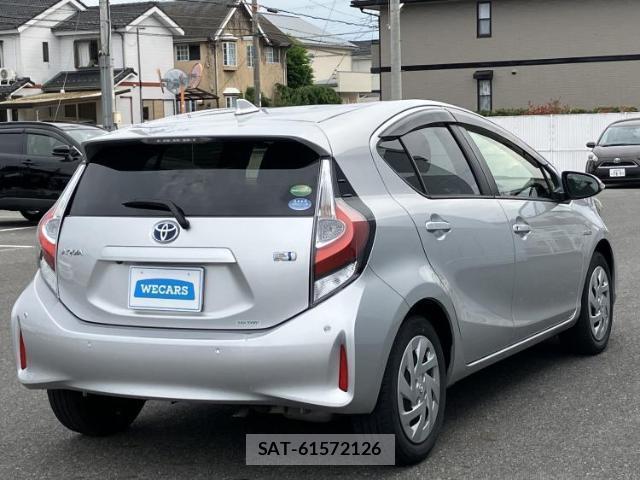 Toyota AQUA 2018-04 8551829-2