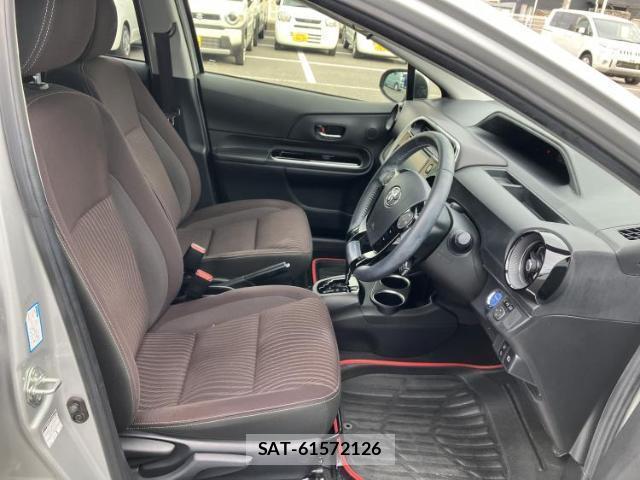 Toyota AQUA 2018-04 8551829-3