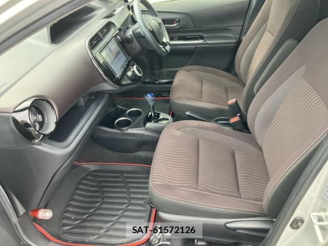 Toyota AQUA 2018-04 8551829-5