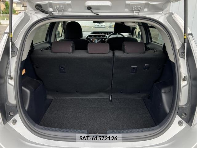 Toyota AQUA 2018-04 8551829-7