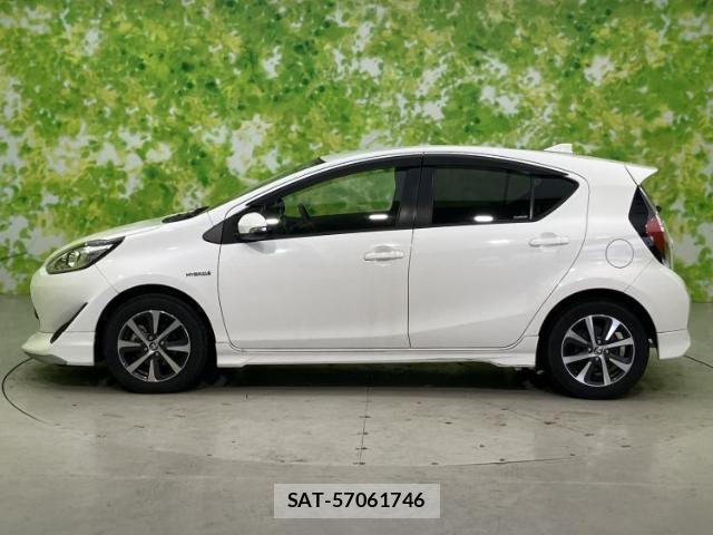 Toyota AQUA 2017-09 8552537-1