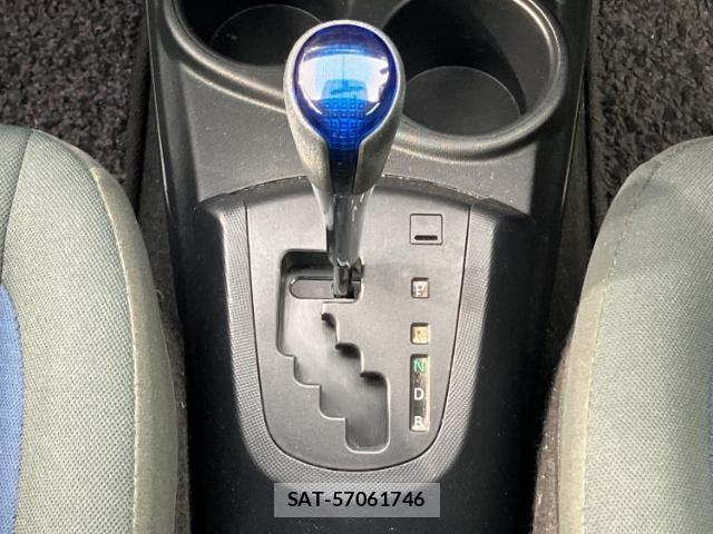 Toyota AQUA 2017-09 8552537-17