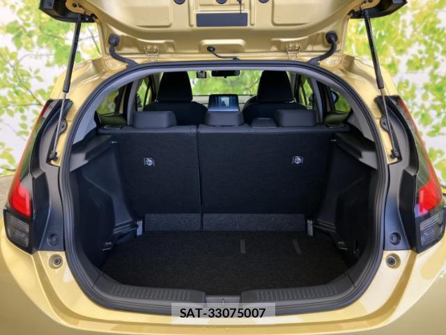 Toyota AQUA 2022-11 8552549-7