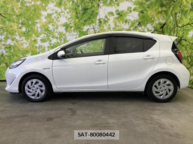 Toyota AQUA 2017-10 8552634-1