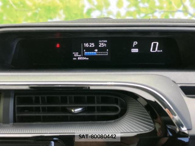 Toyota AQUA 2017-10 8552634-12