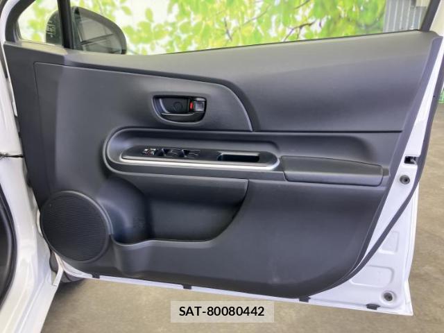Toyota AQUA 2017-10 8552634-3