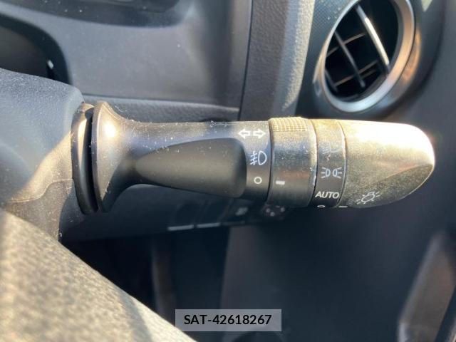 Toyota AURIS 2014-10 8549607-16