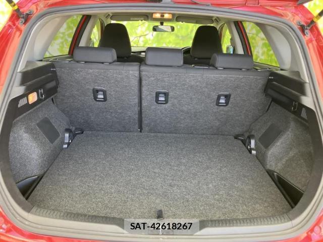 Toyota AURIS 2014-10 8549607-7