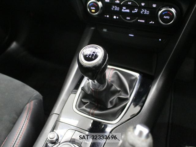 Mazda AXELA SPORT 2015-08 8551043-5