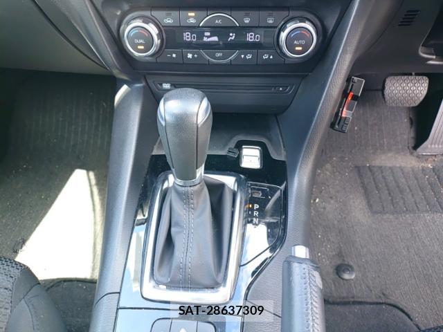 Mazda AXELA 2017-08 8546543-11