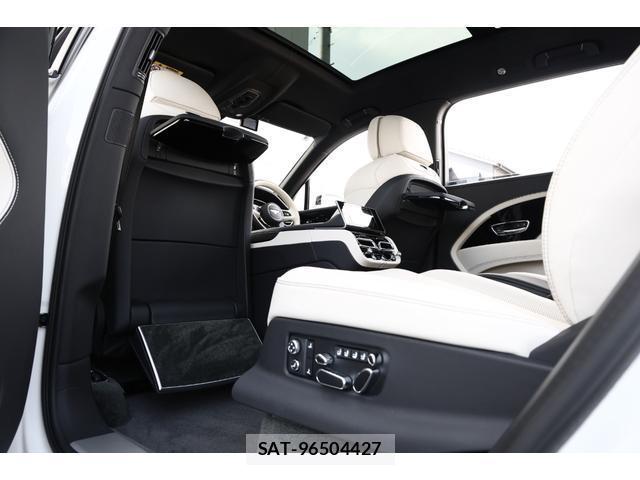 Bentley BENTAYGA 2023-08 8551889-14