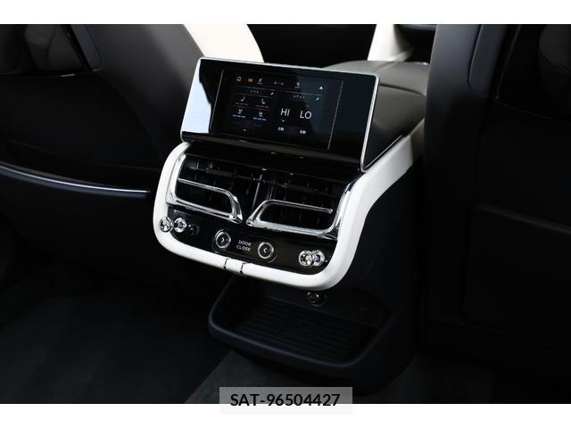 Bentley BENTAYGA 2023-08 8551889-18