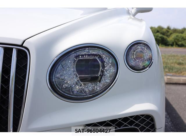 Bentley BENTAYGA 2023-08 8551889-6