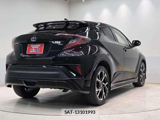 Toyota C-HR 2017-06 8546112-1