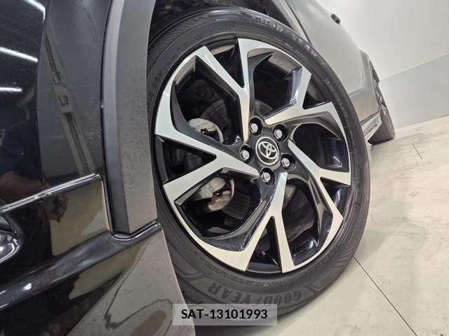 Toyota C-HR 2017-06 8546112-16