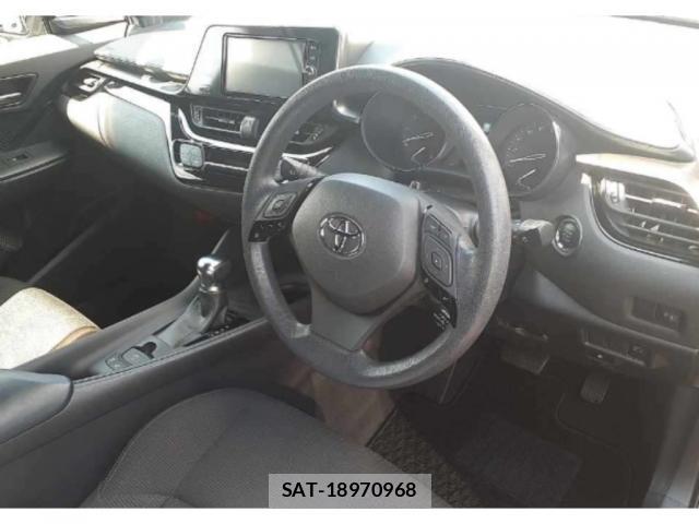 Toyota C-HR 2018-06 8548264-2