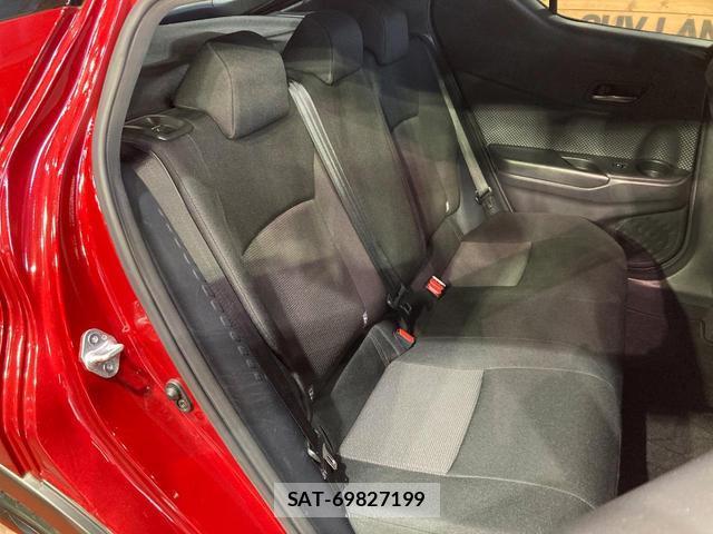 Toyota C-HR 2017-03 8549155-8