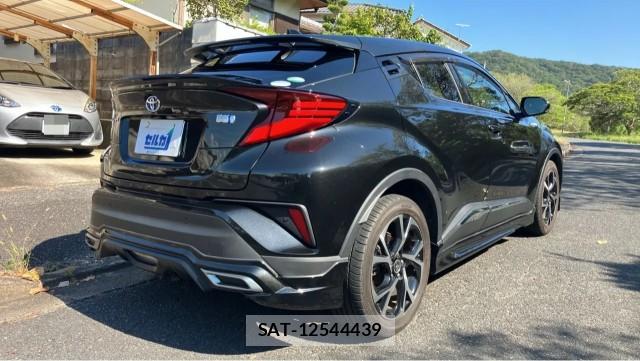 Toyota C-HR 2020-10 8550423-12