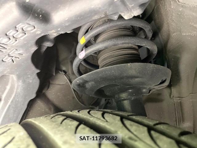Toyota C-HR 2017-07 8551391-19