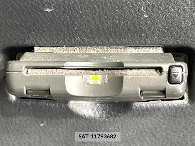 Toyota C-HR 2017-07 8551391-5