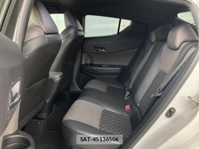 Toyota C-HR 2022-02 8552534-6
