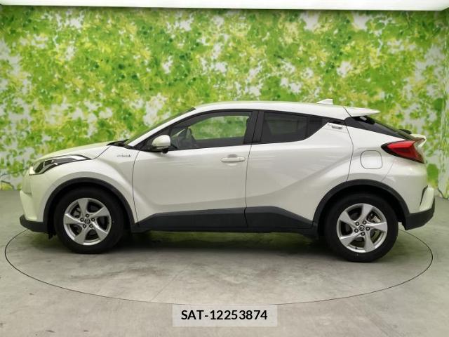 Toyota C-HR 2017-11 8552663-1