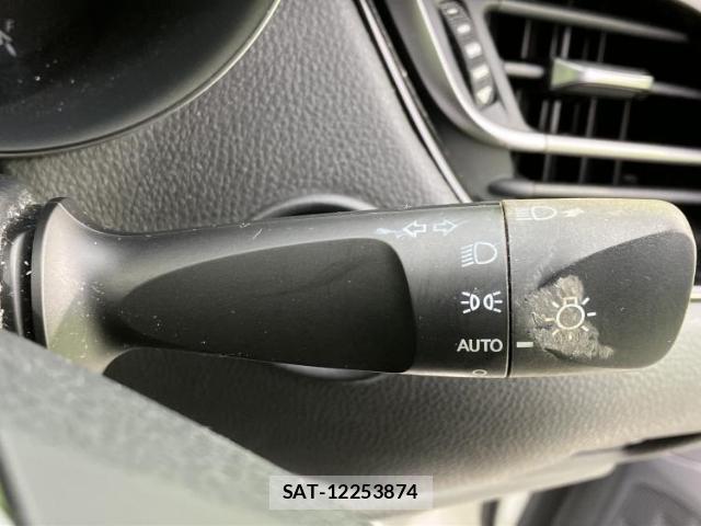 Toyota C-HR 2017-11 8552663-15