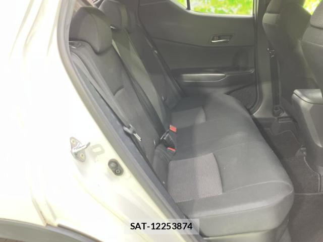Toyota C-HR 2017-11 8552663-4