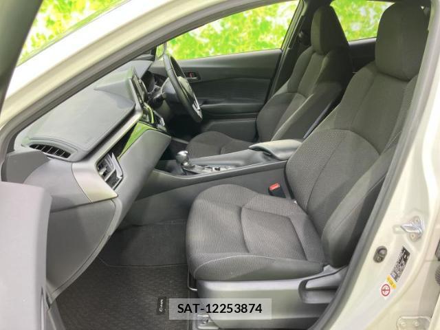 Toyota C-HR 2017-11 8552663-5