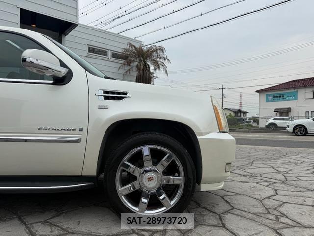 Cadillac ESCALADE 2013-04 8545908-15