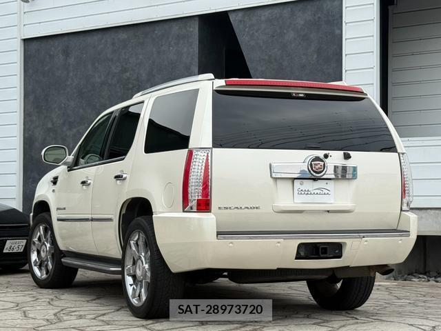 Cadillac ESCALADE 2013-04 8545908-17