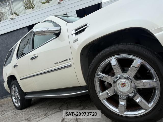 Cadillac ESCALADE 2013-04 8545908-2