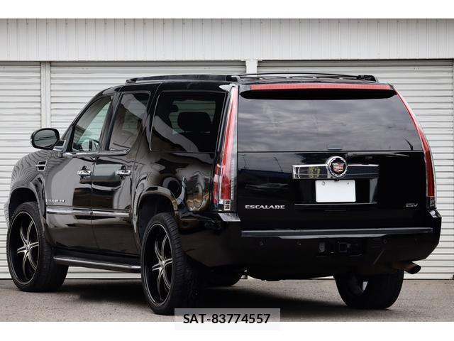 Cadillac ESCALADE 2011-06 8549266-1