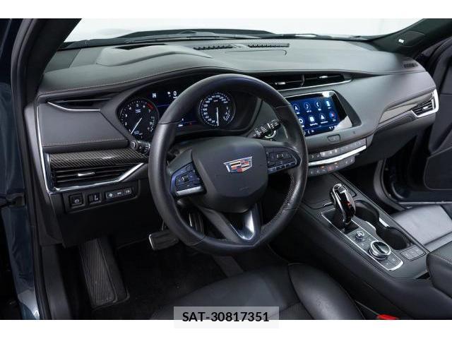 Cadillac XT4 2021-09 8550542-10