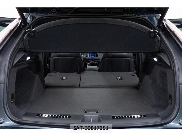 Cadillac XT4 2021-09 8550542-15