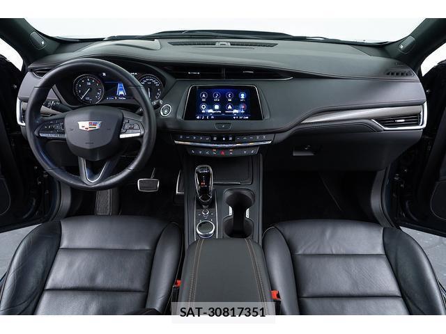 Cadillac XT4 2021-09 8550542-2