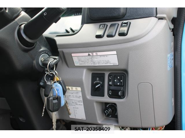 MITSUBISHI FUSO CANTER 2017-03 8548749-13