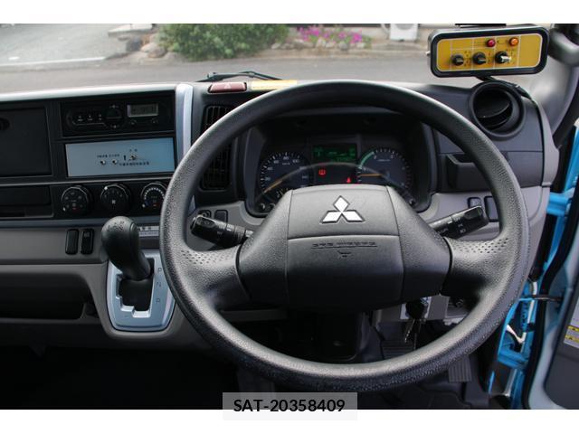 MITSUBISHI FUSO CANTER 2017-03 8548749-9