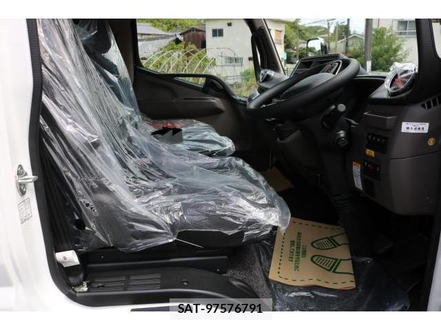 MITSUBISHI FUSO CANTER 2026-05 8551813-7