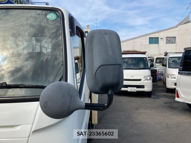 MITSUBISHI FUSO CANTER 2018-04 8551957-9