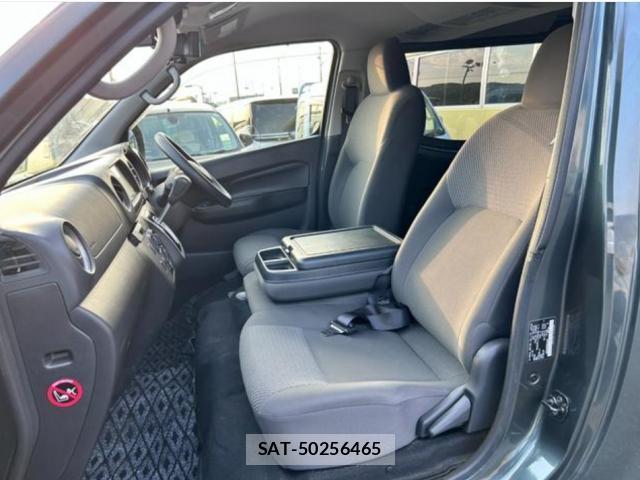 Nissan Caravan 2024-09 8550979-5